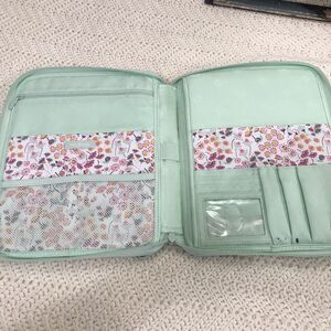 Vera Bradley Mint Flowers Quilted Case Tablet Sleeve Day Planner Organizer